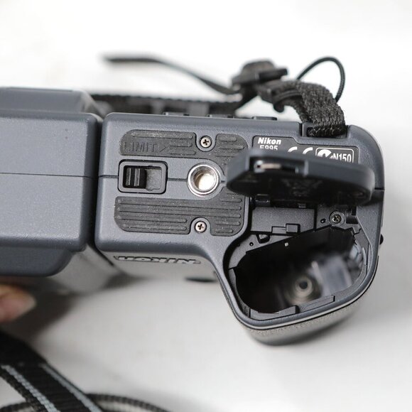 Vintage Nikon CoolPix 995 3.3MP Digital Camera Digicam Y2K Photography Travel - Picture 10 of 16